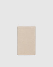 Load image into Gallery viewer, Venice Passport Holder - Saddle Malt