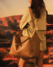 Load image into Gallery viewer, Ohio Overnight Bag - Nutmeg