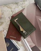 Load image into Gallery viewer, Venice Passport Holder - Saddle Cognac
