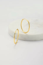 Load image into Gallery viewer, Delilah Hoop Large - Gold Earring
