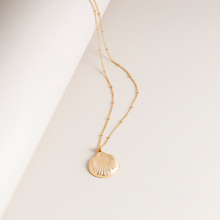 Shell Pendant Necklace