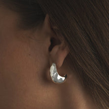 Load image into Gallery viewer, Silver Hammered Droplet Earrings
