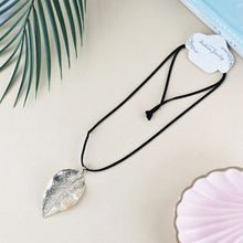 Load image into Gallery viewer, Leaf Necklace

