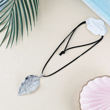 Load image into Gallery viewer, Leaf Necklace
